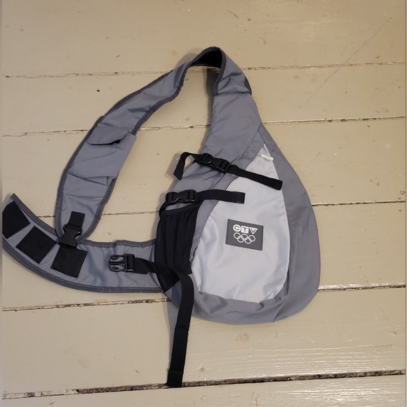 CTV 2010 Olympic side carry bag in like new shape - Picture 3 of 5